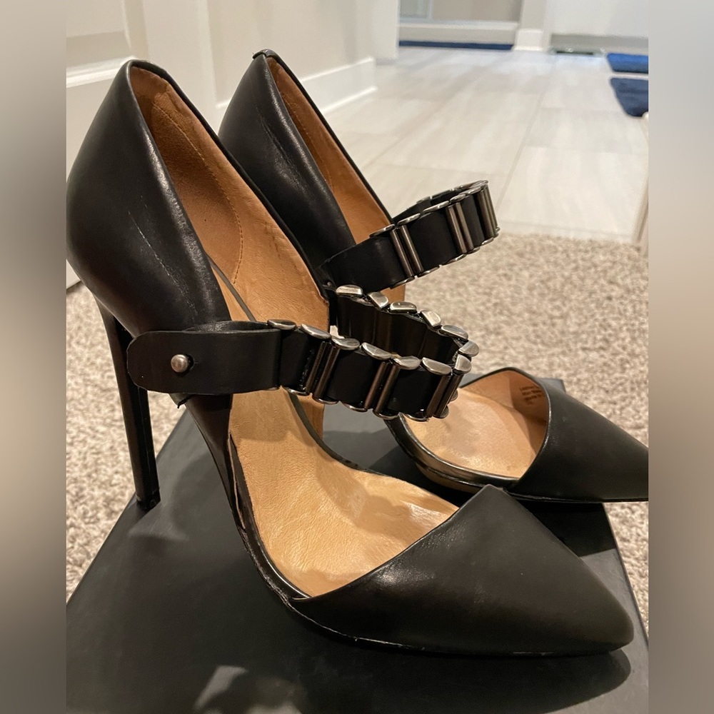 L.A.M.B Tyna Pump